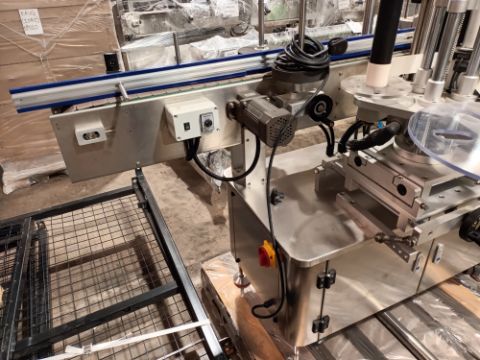 Advanced Dynamics Bottling Line Cleaning bottle by both liquid or air