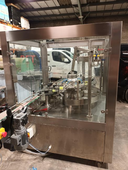 Advanced Dynamics Bottling Line Cleaning bottle by both liquid or air
