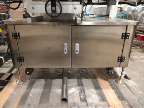 Advanced Dynamics Bottling Line Cleaning bottle by both liquid or air